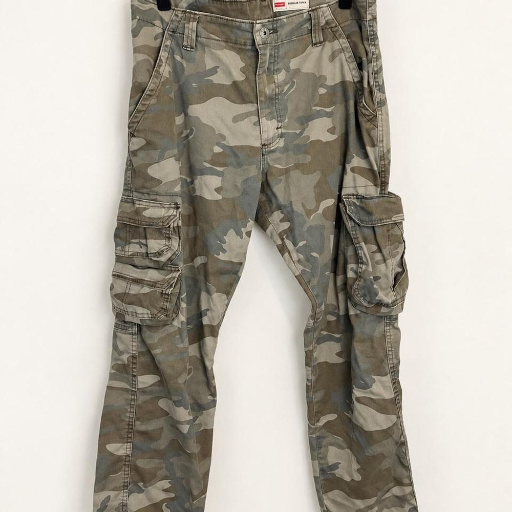 Wrangler Regular Taper Camo Cargo Pants | Men's 34 × 30